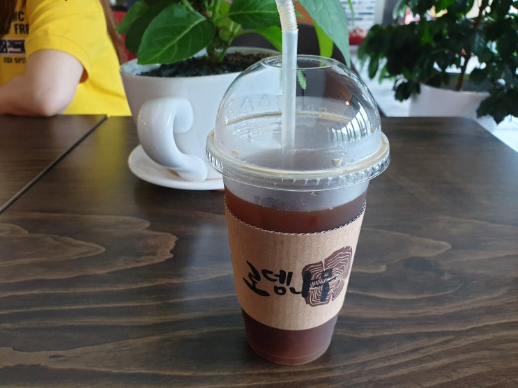  4계절 내내 아이스 아메리카노