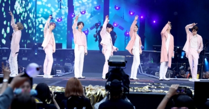 ‘영국의 심장’ 웸블리에 울려퍼진 “BTS”···방탄소년단, K팝 새역사를 쓰다 ‘영국의 심장’ 웸블리에 울려퍼진 “BTS”···방탄소년단, K팝 새역사를 쓰다