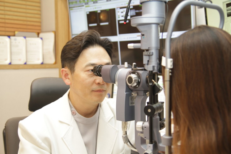  서서히 진행되기 때문에 알아차리기 힘든 망막색소변성증, 주기적인 안과 검진으로 예방하세요
