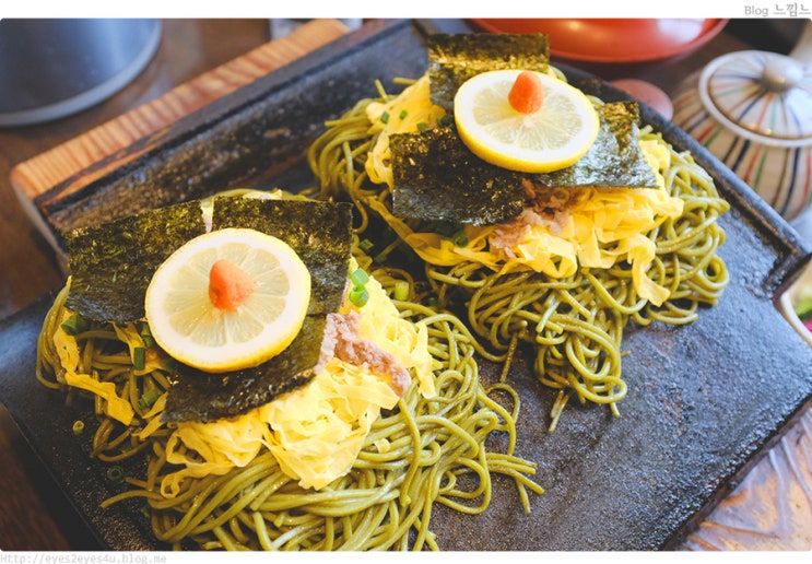  일본 규슈 맛집 순례 - 기왓장에 올려먹는 원조 카와라 녹차 소바집 ' 타카세 모지코 레트로점'