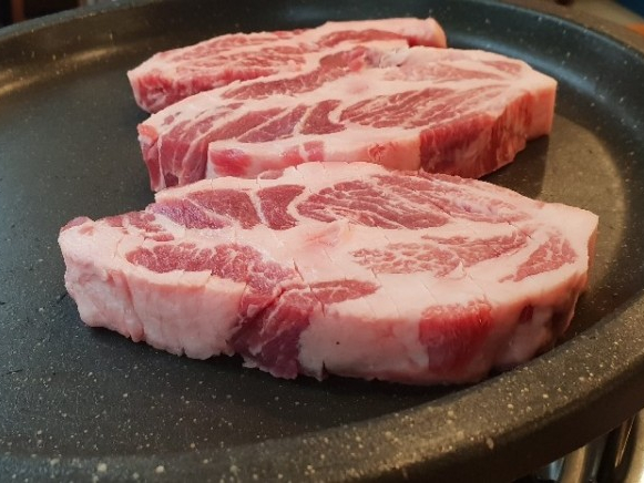  홍익식당 이베리코목살 추천합니다!