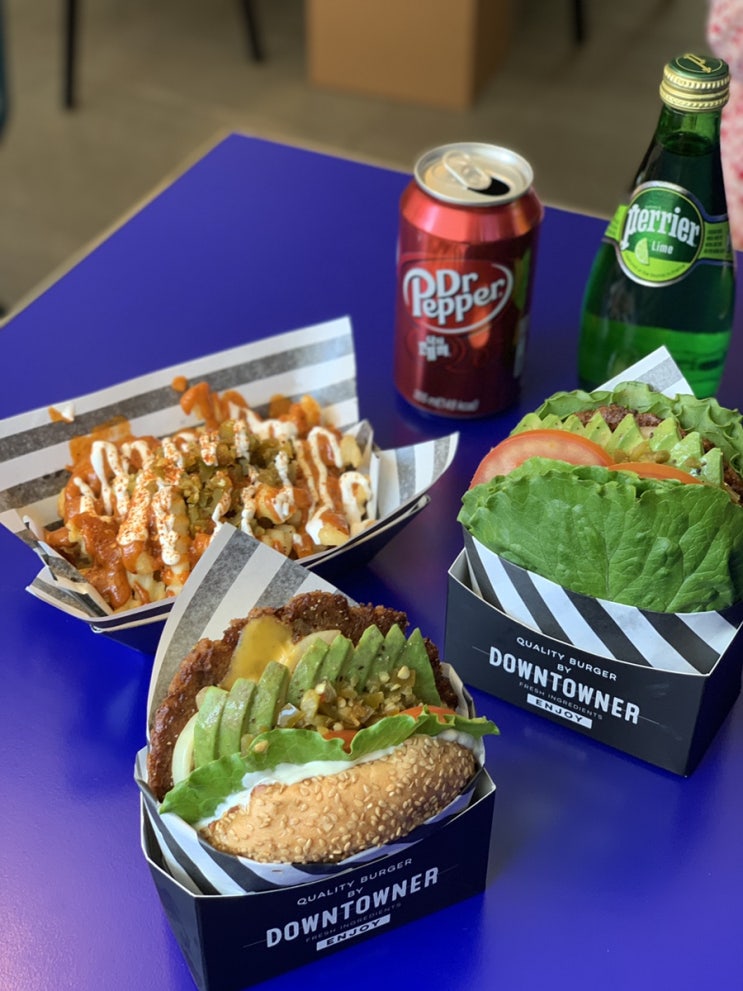  다운타우너 청담 _ 수제버거 맛집 (신메뉴 비욘드아보카도버거)