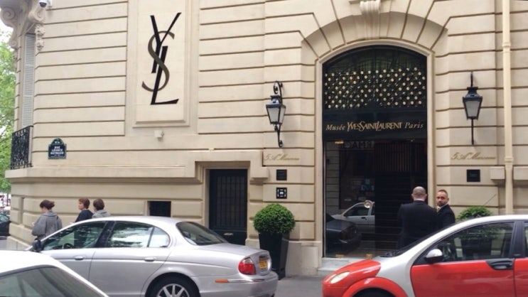  파리 박물관의 밤  이브 생 로랑 뮤지엄 Musée Yves Saint Laurent Paris