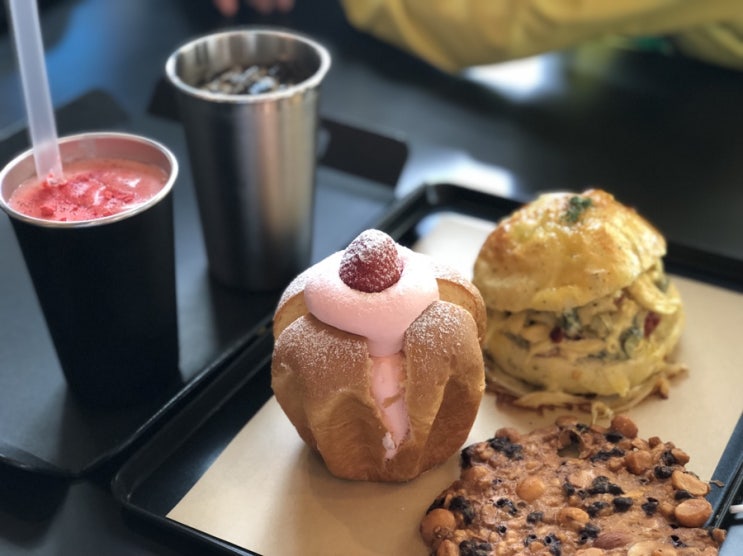  단양 카페산. . . 단양가면 꼭 가봐야만 하는! ! ! 빵도 커피도 옳다~ ~ ~전참시 이영자카페로 더 유명세를 타고 있답니다.