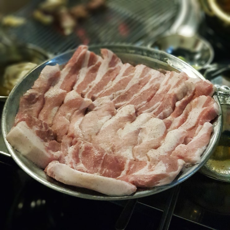  화통소금구이 : 상일동에서 육즙 팡팡 터지는 삼겹살과 뒷고기를 먹고 싶다면?