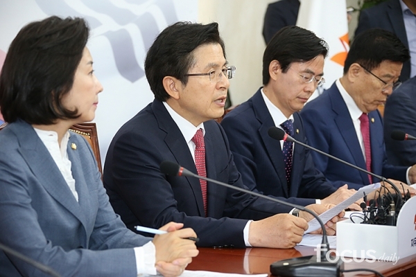 황교안 대표 당부에도 한선교 "걸레질 하네" - 포커스데일리 황교안 대표 당부에도 한선교 "걸레질 하네" - 포커스데일리