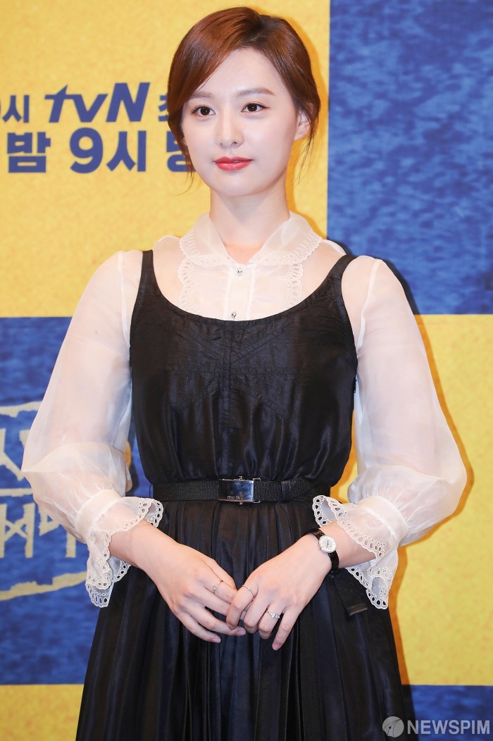  드라마 제작발표회 여자 연예인  임수정 김지원 윤소이 구두는?