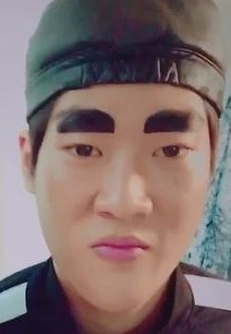  누구 하고 닮은 얼굴는 사진 턱형 하고 턱중 하고 토니추이 하고 얼굴이 닮은 사진