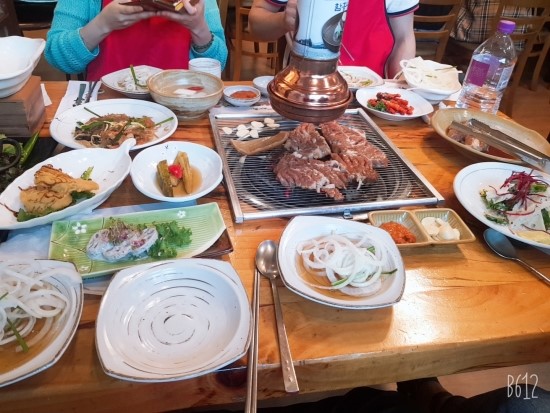  2019.6.2일상 수원 육미옥 돼지갈비맛집 에다녀왔져유 후식은수원설빙 딸기빙수!