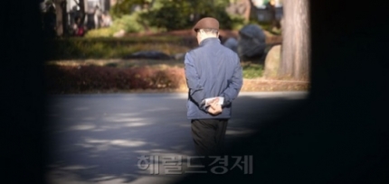 내년부터 65세 이상 인구 48만명씩↑…기초연금 등 고령층 위한 재정 연 14% 증가 내년부터 65세 이상 인구 48만명씩↑…기초연금 등 고령층 위한 재정 연 14% 증가