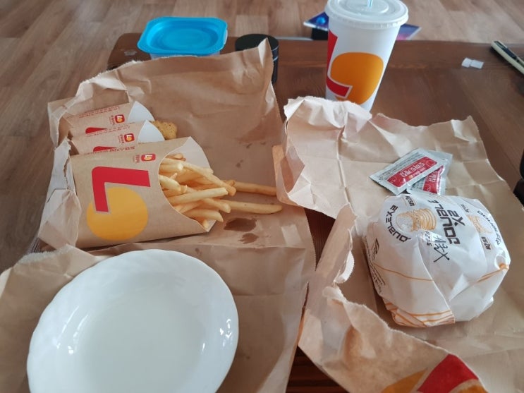  울산 화봉동 롯데리아 더블패티버거 치즈스틱 배달음식