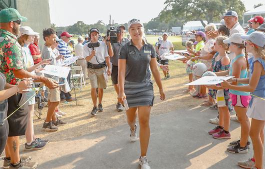  이정은6 - 하반신 마비 아버지의 헌신, LPGA 홀린 ‘핫식스 미소’