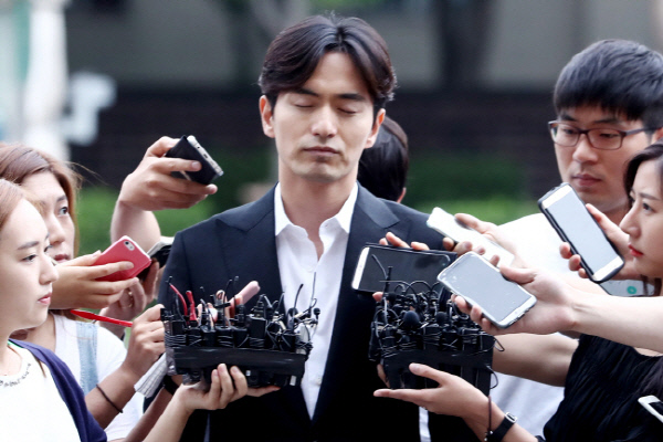  ‘송가인 이상형’ 이진욱, 성폭행 고소 여성 유죄 판결