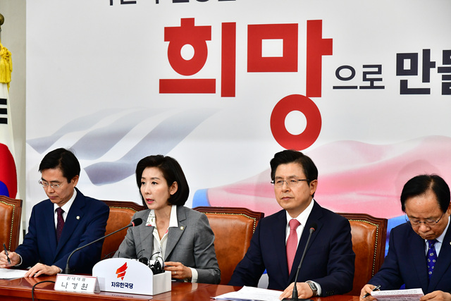  막말 입단속 나선 황교안, 반발하는 김문수