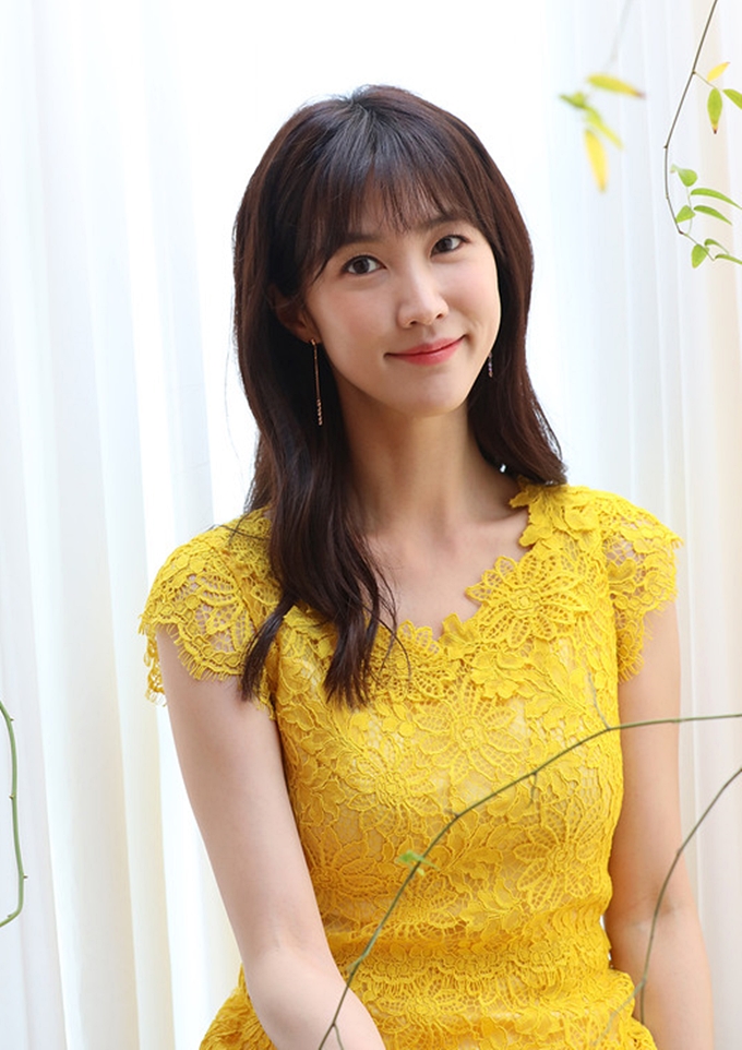  [그 옷 어디꺼] 이수경, 화사한 플라워 레이스 원피스 어디꺼?
