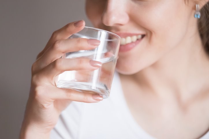 [건강]밥 먹고 나서 물 마시면 정말 건강에 안 좋을까?