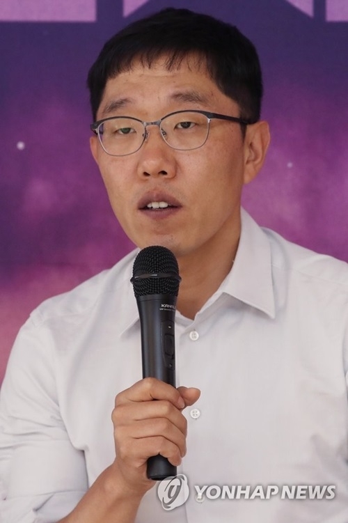 김제동 강연료 논란, 90분에 1550만원? "월급도 겨우 주는데" 