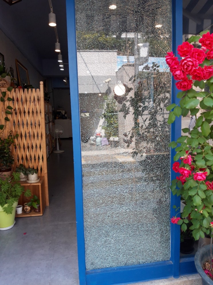  잠실동유리 잠실동커피전문점유리공사하였습니다.