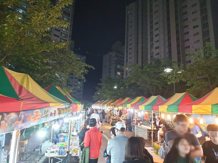  아파트 야시장 에서 아들과 데이트 했어요.