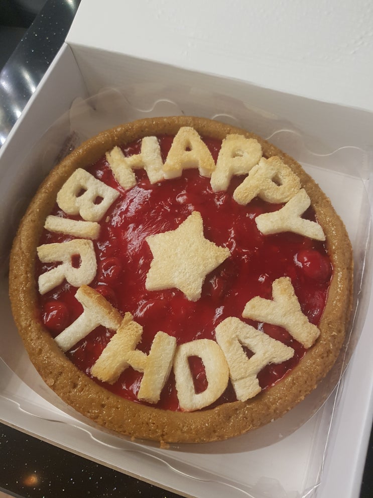  회사 동료에게 받은 생일선물 케잌 체리베리