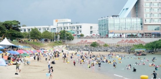 [보험잇슈] 휴가철 여행자보험은 만병통치약? '예외조항' 주의 - 연령·보장 따져보세요 …하루 전에는 꼭 가입해야