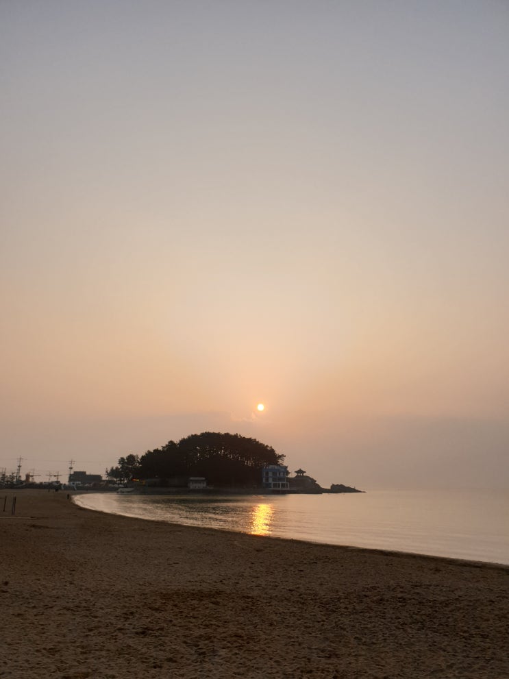  부산 송정해수욕장에서 일출을 봤는데 일출을 본 건지, 안 본 건지??(2019년 3월)
