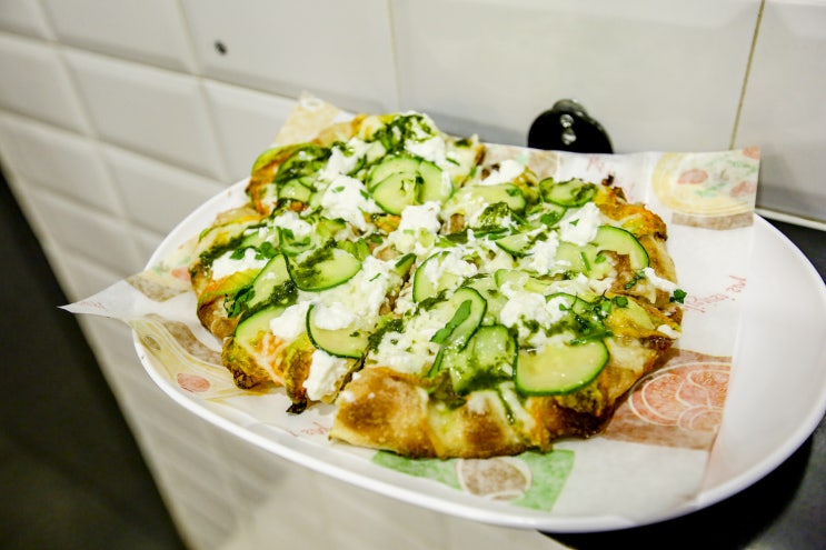  로마 피자 맛집, 로마스타일의 포카치아 'Pizza bianca' 피자