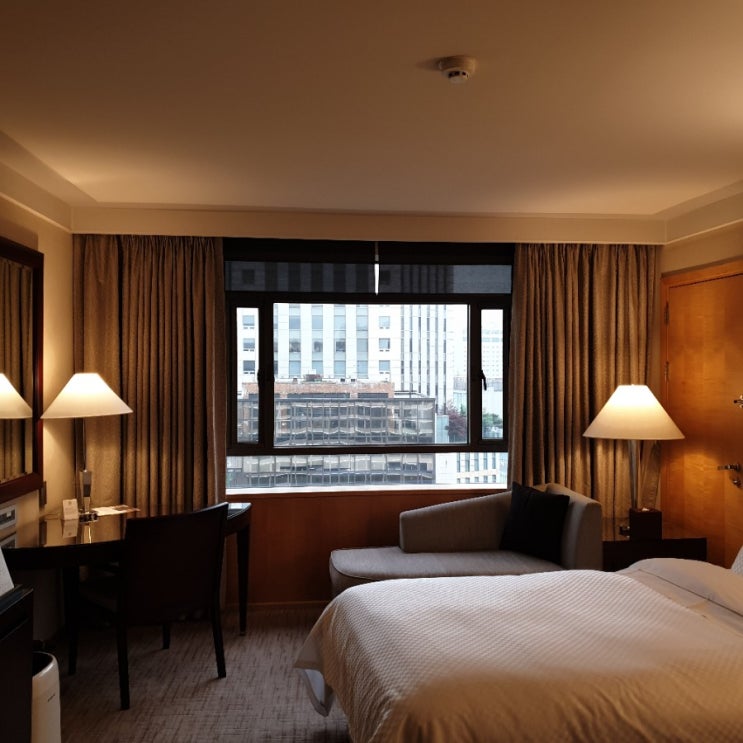  오늘, 웨스틴조선 서울 이그제큐티브룸(Westin Chosun Seoul Executive) 체크인.