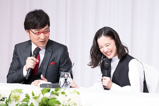  이 투샷 실화냐고......