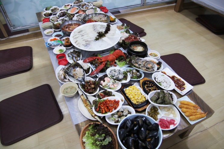  연안부두 60첩반상 가격 황제 회 한상을 만나자!