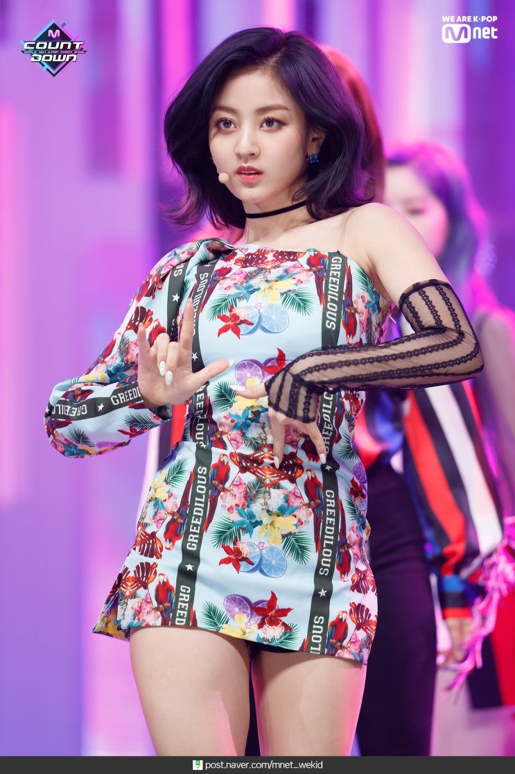  2019.04 트와이스 지효 : 엠카운트다운 '팬시'