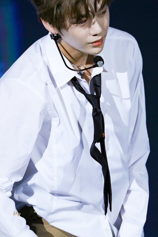 비내리는 목요일 강다니엘 뭐하니