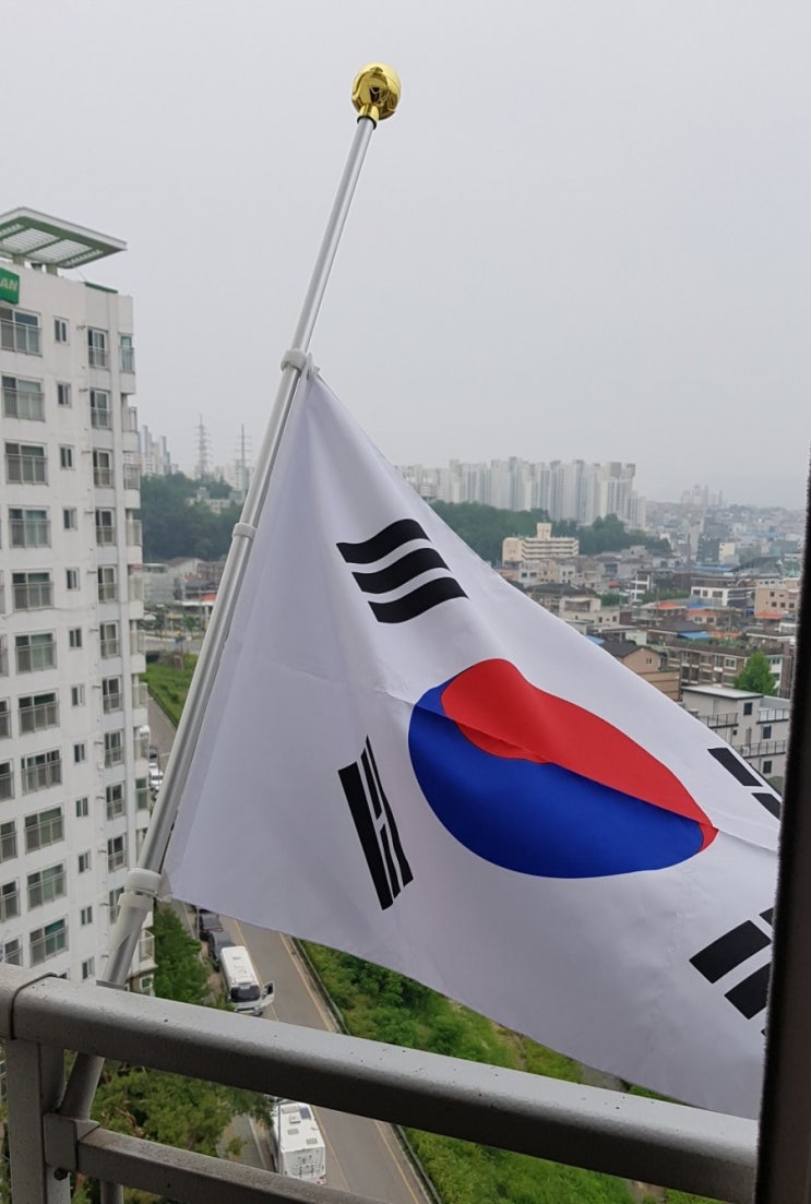  6월6일 현충일 태극기 다는방법 알아보아요.