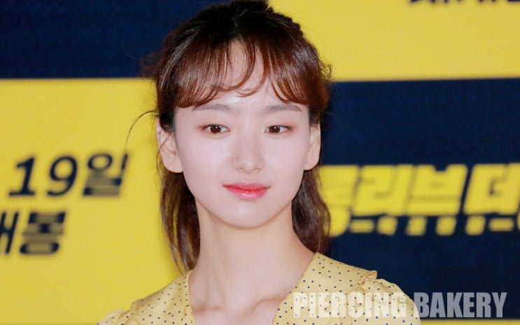  영화 롱 리브 더 킹 시사회 중 원진아 피어싱 잠실 피어싱샵 피어싱베이커리 피어싱존 추천 = 귓바퀴피어싱