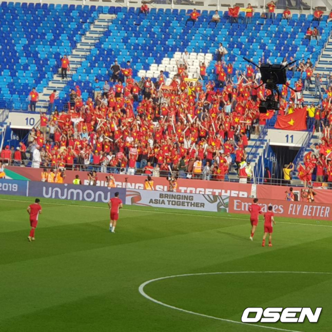  베트남 팬, "더러운 태국, 그렇게 축구하고 이기지도 못하네"