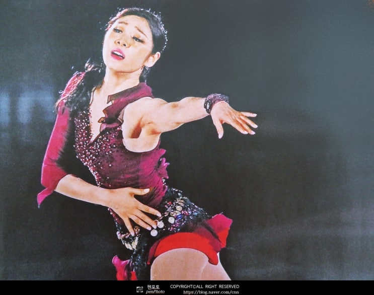  [김연아 갈라쇼] '다크아이즈' 집시풍의 러시아 무곡으로 애절한 표정연기