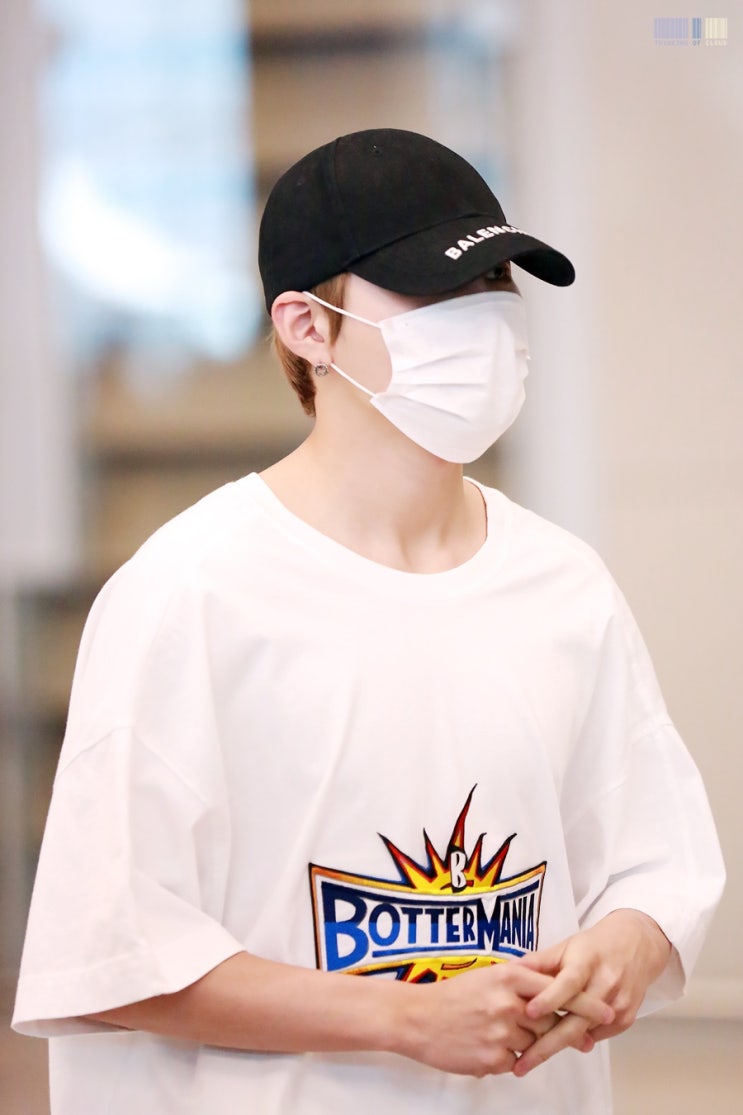 하성운 인천공항 입국 고화질 사진 (190605)