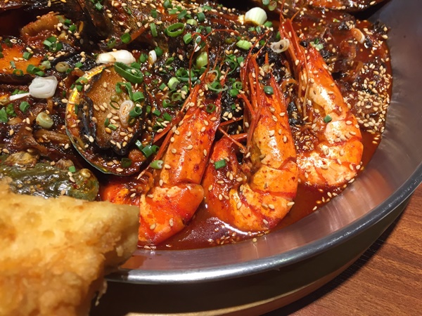  제주 켄싱턴호텔 근처에 있는 고집돌우럭 중문점에서 맛있는 우럭조림 한상 먹고 왔어요~