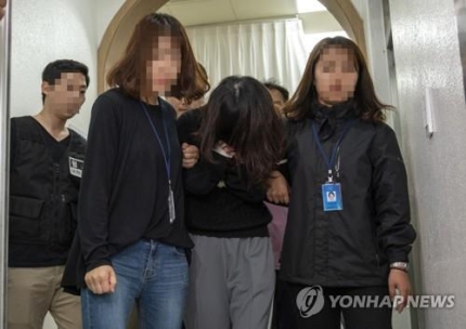 머리풀고 고개숙인 고유정…신상공개 결정뒤 얼굴 노출 불발