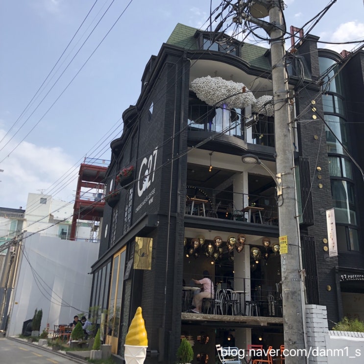  [가로수길카페] 층마다 다른 느낌 c27