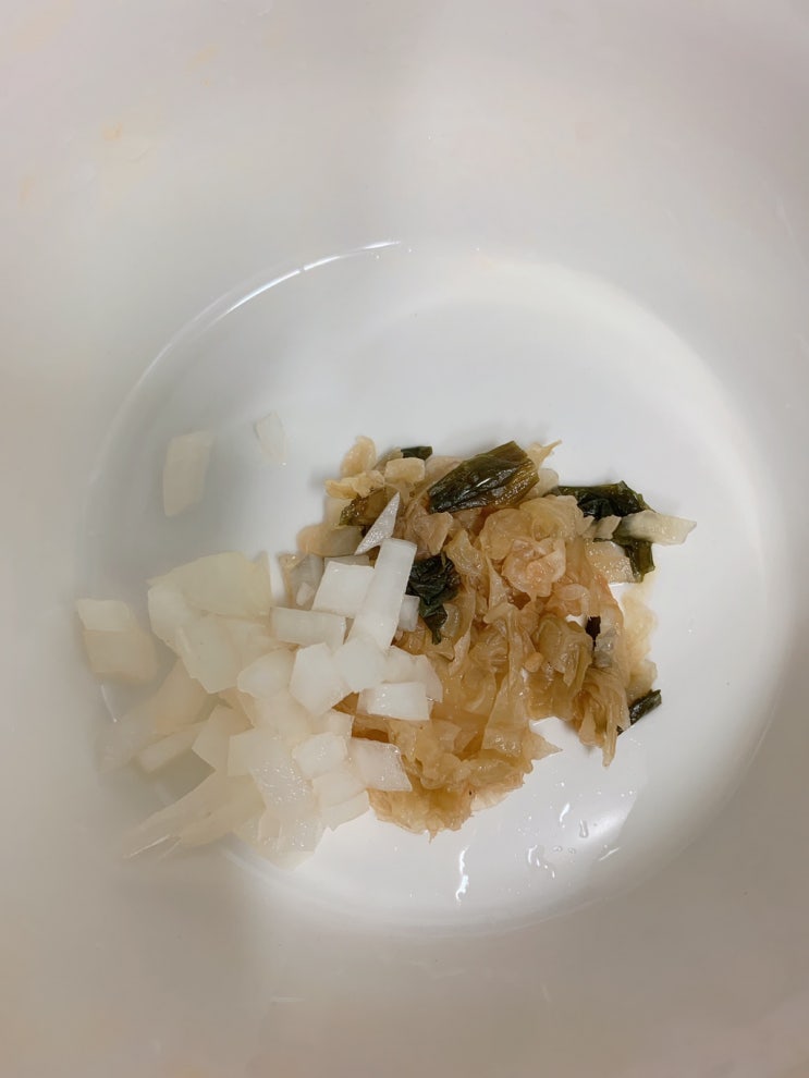  김치밥 ( 김치볶음밥이 피오씁니다 아기버전 )