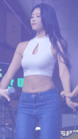  러블리즈 미주 탑브라 아찔 몸매 허리 골반 라인 노출 움짤