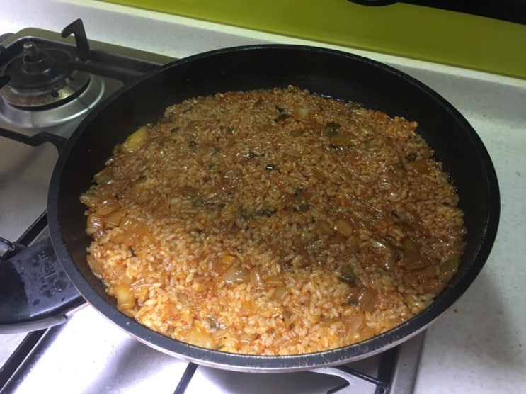  백종원 강식당 김치밥이 피오 습니다. 따라 해보았습니다 ㅋㅋ