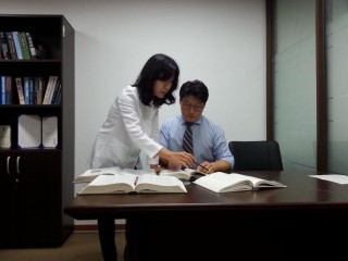  의료소송/분만 후 처치를 제대로 하지 못해 뇌손상이 발생한 사건 이야기입니다.