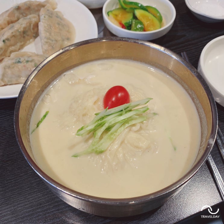  블루리본서베이 : 압구정점심 33년 전통 평양만두, 시원한 콩국수 목로
