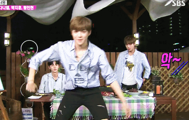  강다니엘 : 조회수 3천만을 바라보는 강다니엘의 프듀 시즌2 ‘열어줘’ 직캠…허벅지 쓸기 댄스의 신화
