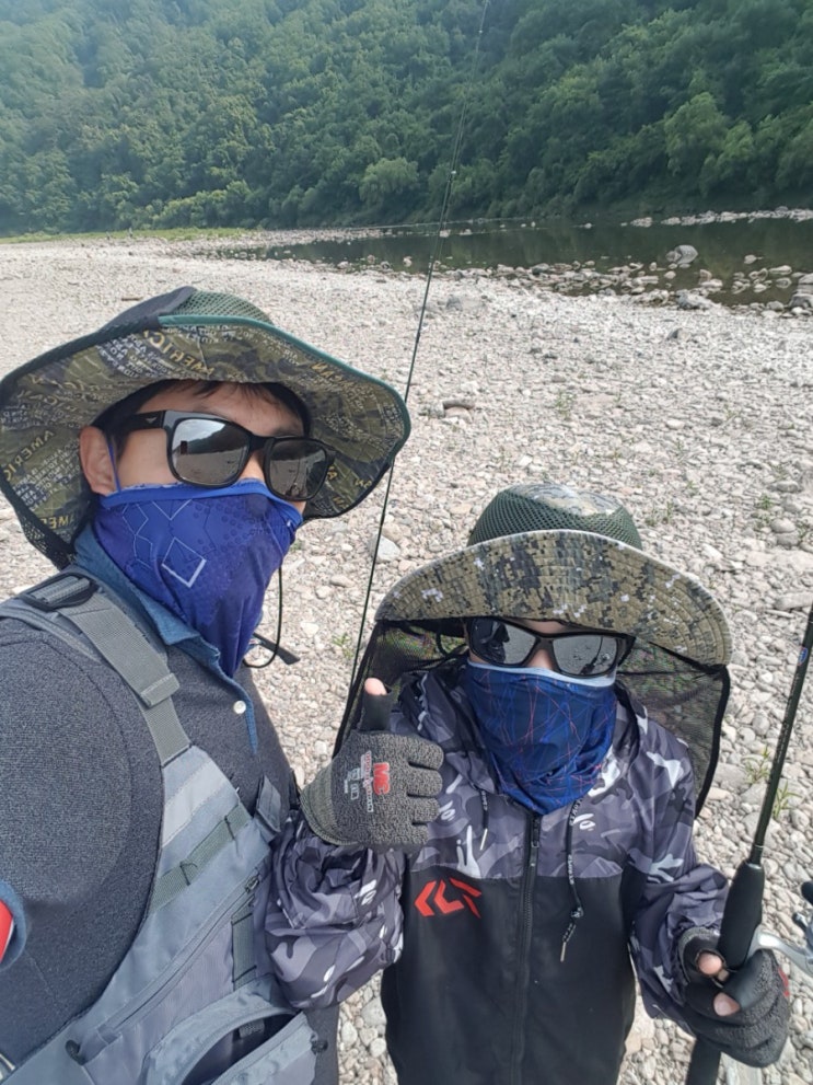  큰아들과 홍천 꺽지낚시~^^ 손맛 느껴본 아들~~진정한 차박은 옵션 ㅋㅋ