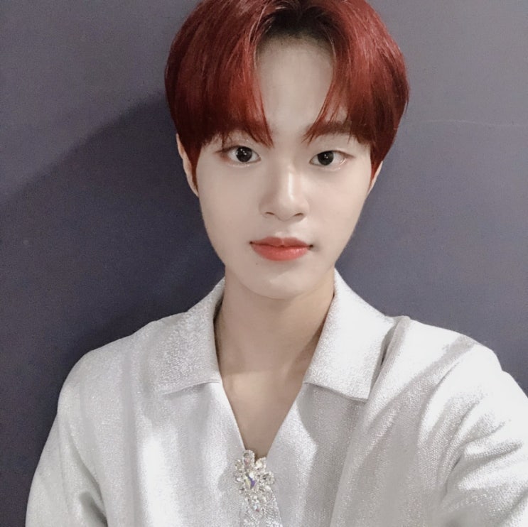 이대휘 - 190608 [ AB6IX ,  AB6IX MEMBERS ] 인스타 , 트위터  행복한 주말 되세요~~!