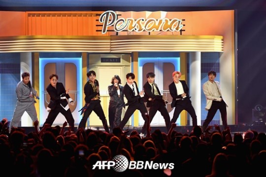 할시, 방탄소년단(BTS) 파리 콘서트 깜짝 등장.."뜨거운 환호" 