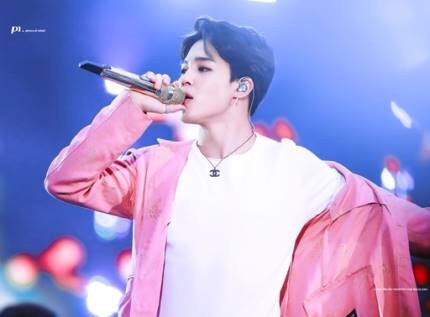  [방탄소년단 지민]"월드클래스 입증" 방탄소년단 지민, 파리 콘서트서 선보인 로맨틱한 불어 화제